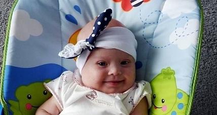 Mała Milenka Potrzebuje Pieniędzy N...