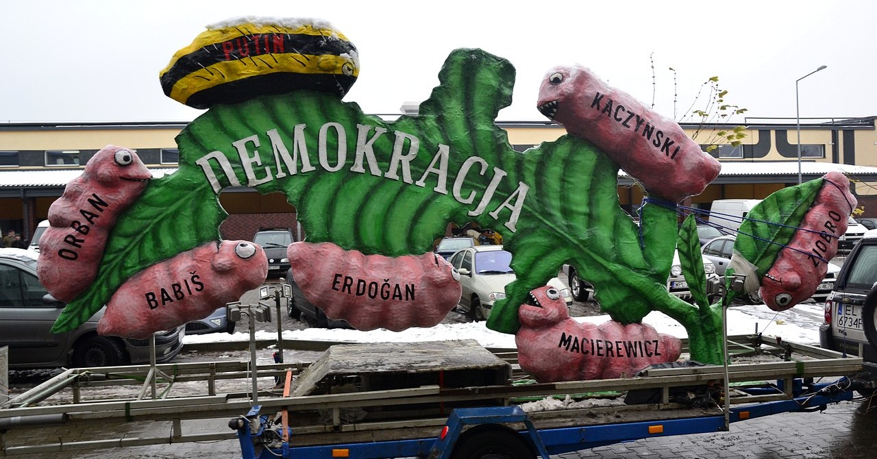 "Gąsienice" w Gostyninie. O co chodzi? [ZDJĘCIA]