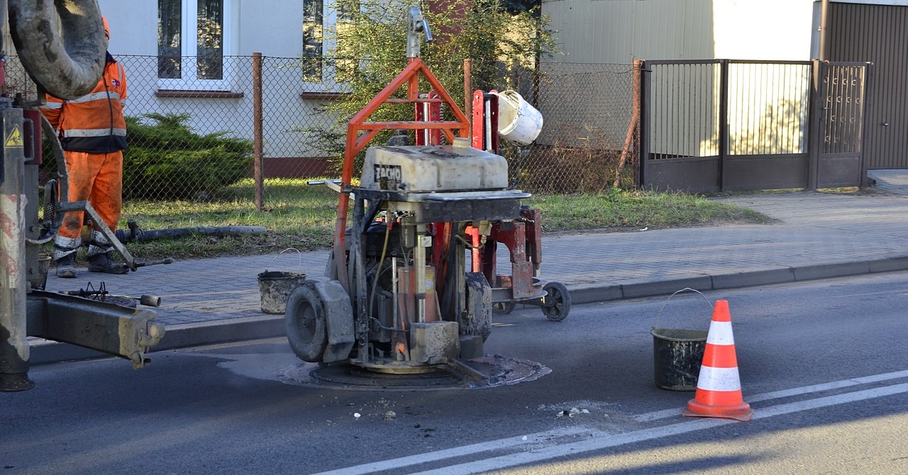 Trwa modernizacja studzienek na gostynińskich drogach [ZDJĘCIA]
