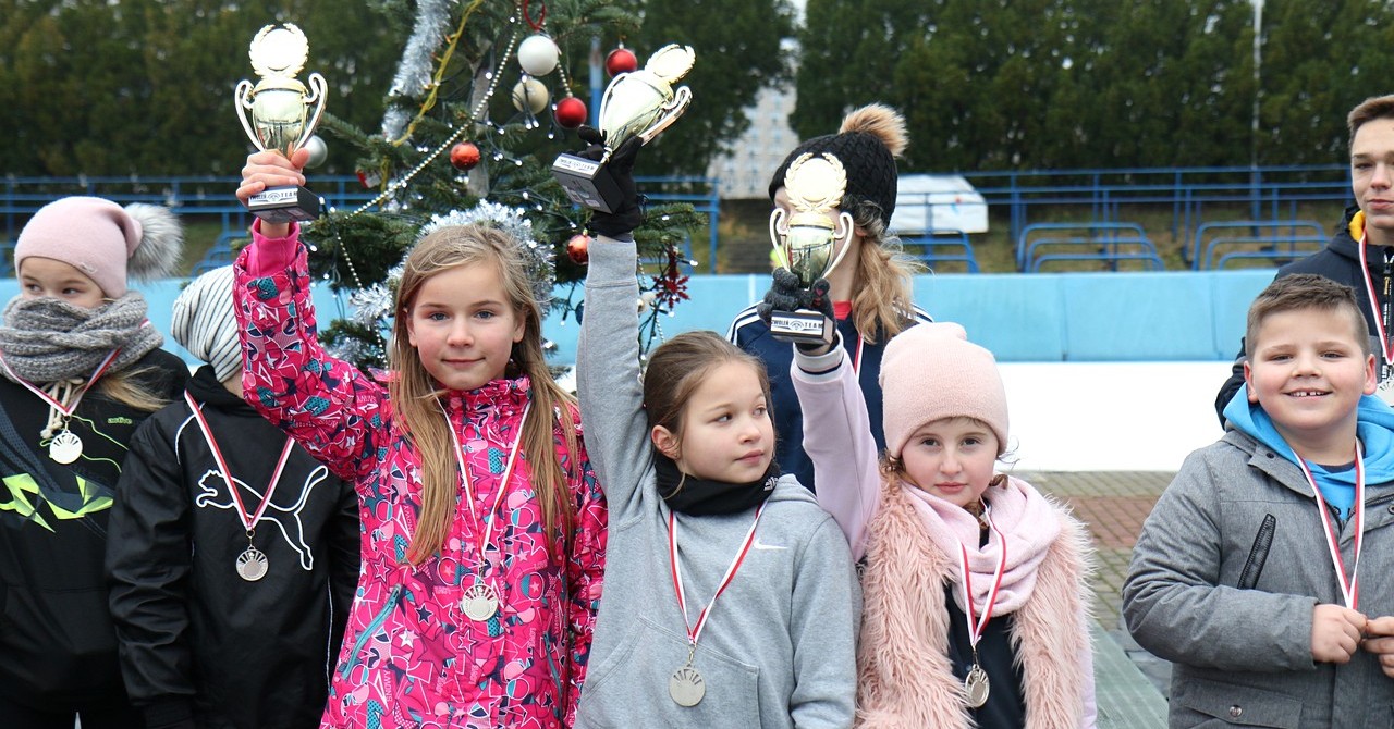 Łyżwiarze "Zwoleń-Team" przeciw uzależnieniom na torze Stegny w Warszawie [ZDJĘCIA+WYNIKI]