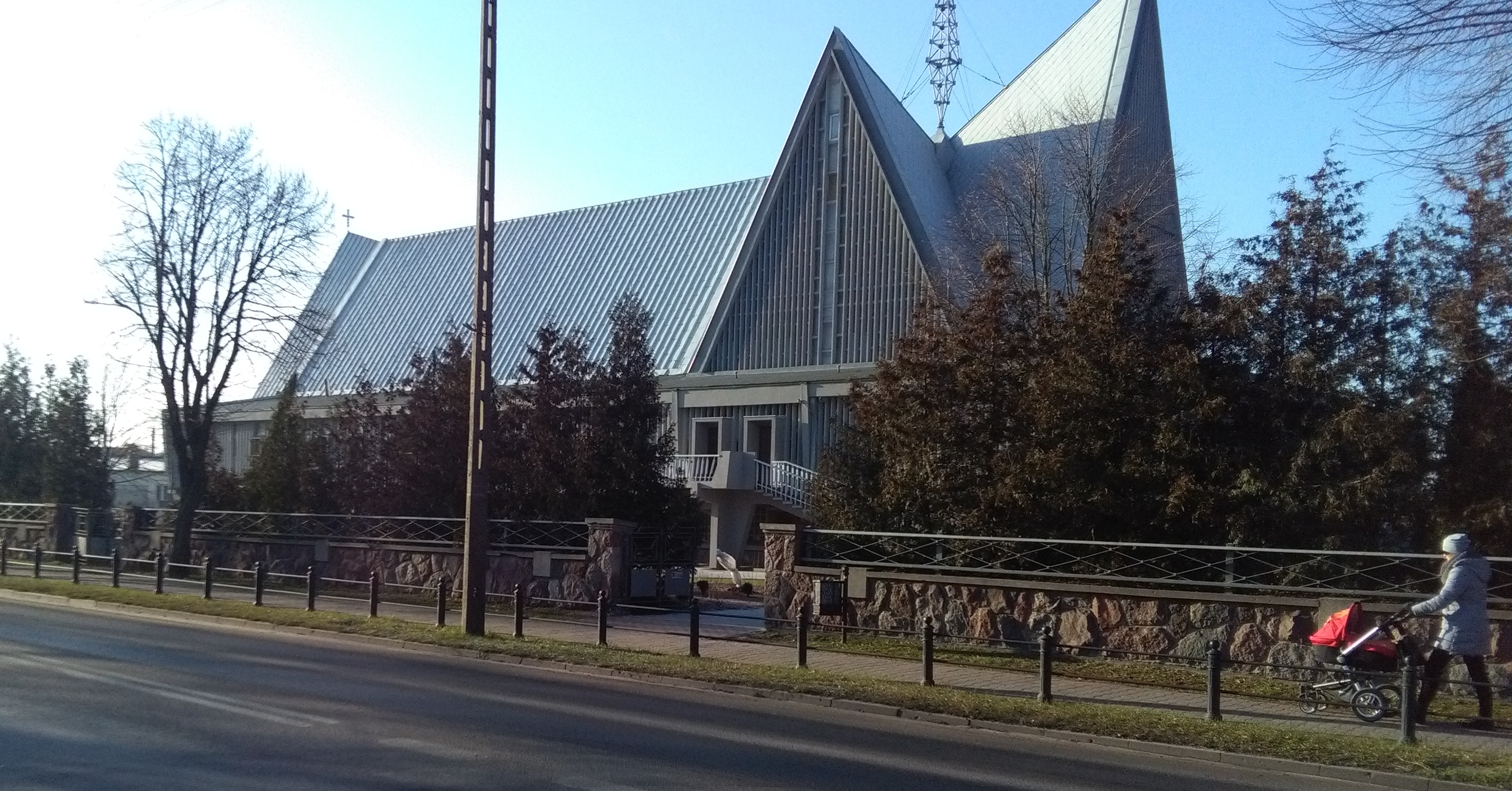 Coraz mniej Polaków uczestniczy w niedzielnych Mszach Świętych