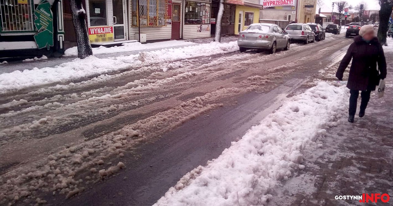 Atak zimy w Gostyninie. Mieszkańcy narzekają na stan dróg [ZDJĘCIA]
