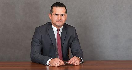 A On Wciąż Narzeka I Narzeka. B...