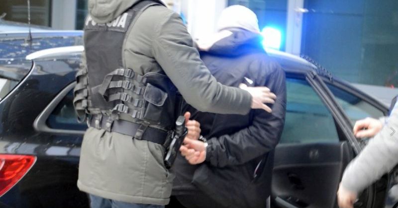 Wieźli w aucie narkotyki o wartości blisko 50 tys złotych [ZDJĘCIA]