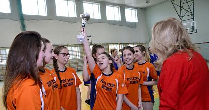 Koszykarki Zespołu Szkół Zw...