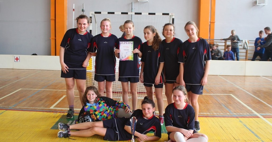 Szkoła w Pacynie najlepsza w unihokeja. SP3 na podium [ZDJĘCIA]