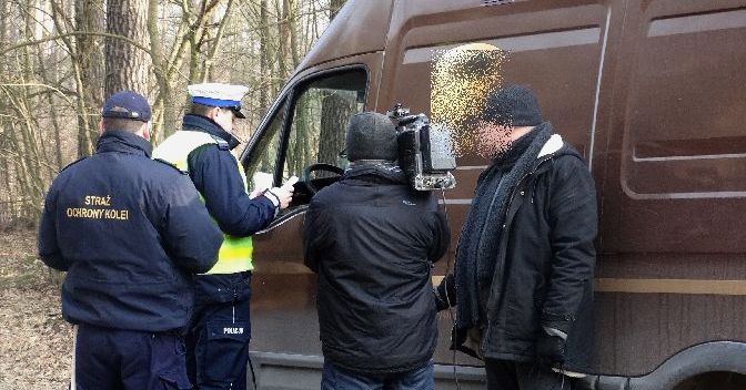 Funkcjonariusze badali poziom bezpieczeństwa przy przejazdach kolejowych