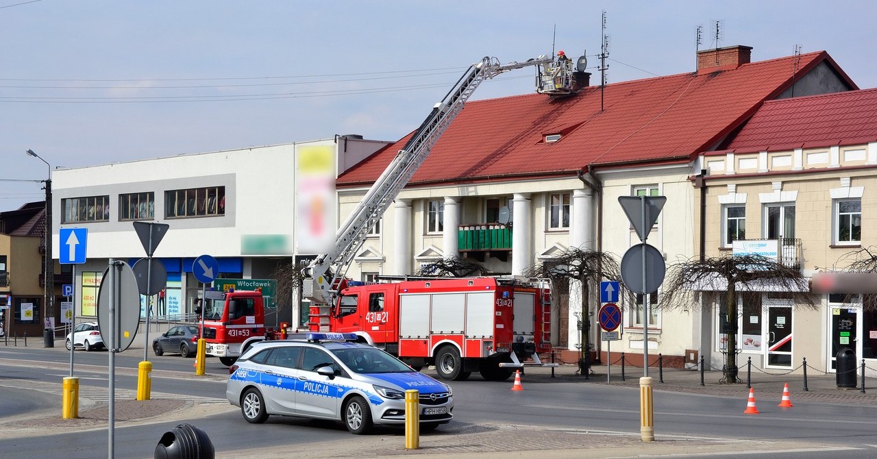 Strażacy udrażniali komin. Ruch w Rynku był zablokowany [ZDJĘCIA]