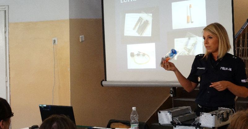 Jak rozpoznać narkotyki? Spotkanie profilaktyczne dla rodziców w GCE