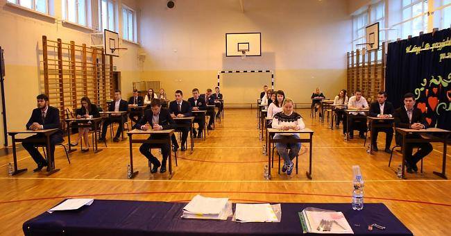 Maturzyści przystąpili do egzaminu dojrzałości