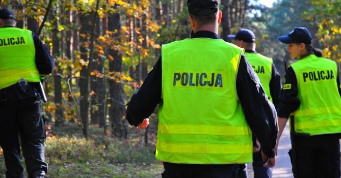 Policja szukała pijanego nastolatka. Chłopak wymknął się z rodzinnego przyjęcia