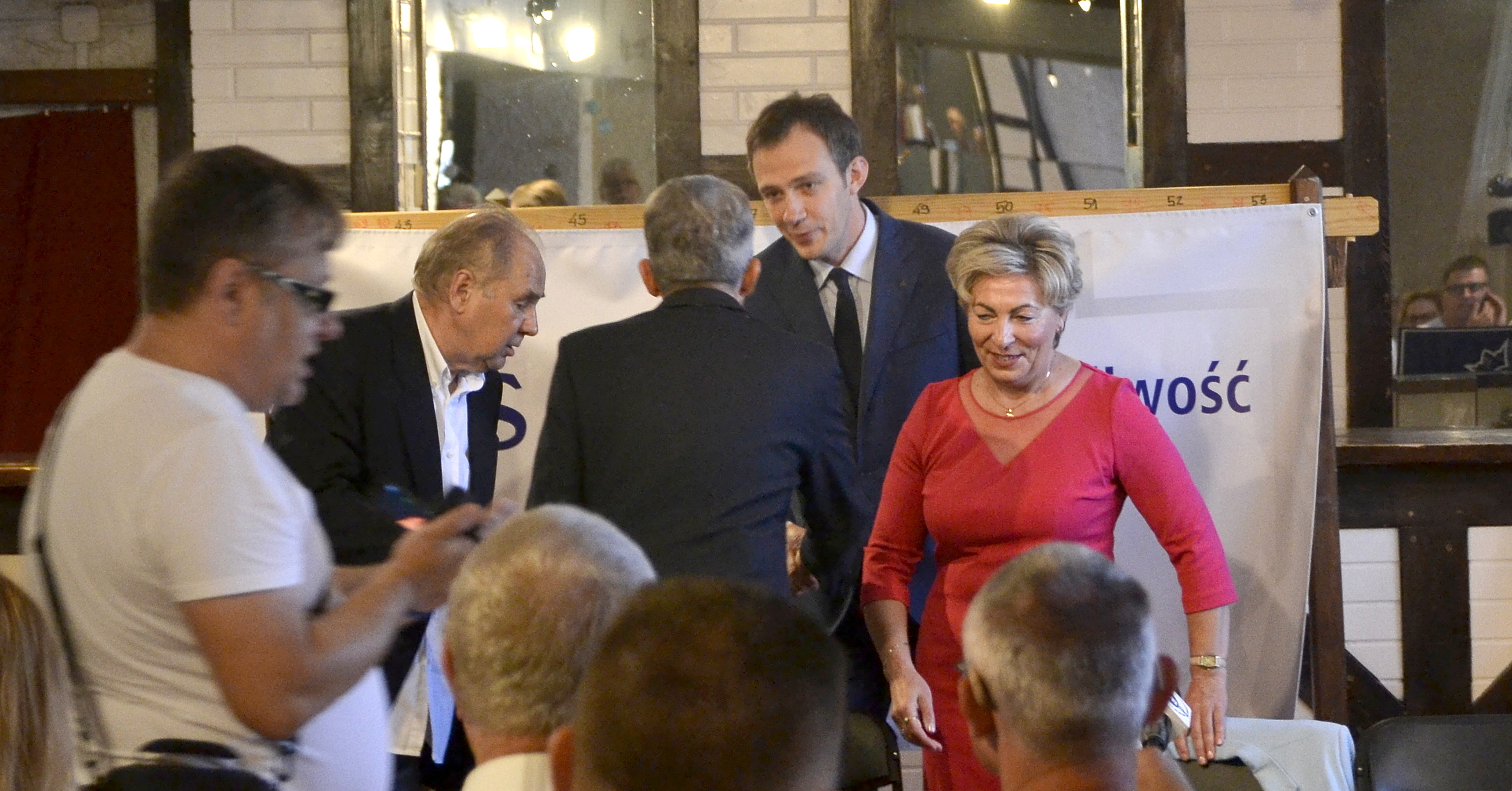 Burmistrz Kalinowski przywitał w Gostyninie byłego prokuratora PRL Stanisława Piotrowicza