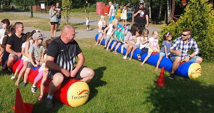 Podchody I Ognisko Z Kiełbaskami. ...
