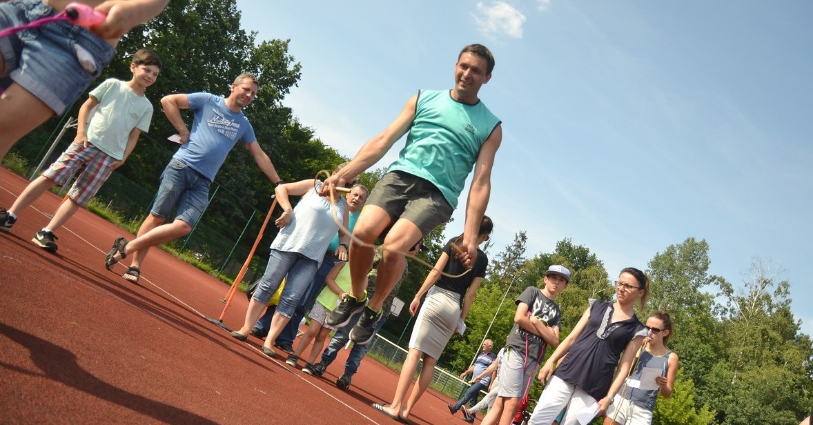 Sportowo-rodzinna Turniejada na miejskim stadionie [ZDJĘCIA]