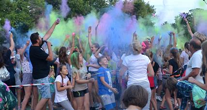 Festiwal Kolorów Na Dniu ...