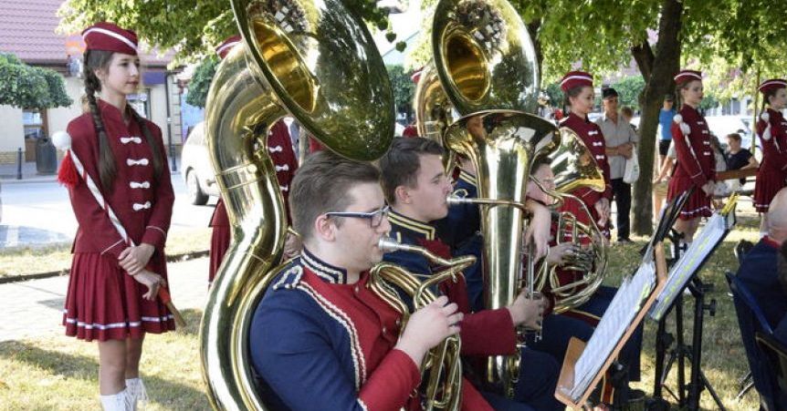 Koncert jakich mało. Orkiestra miejska zagrała na Rynku [ZDJĘCIA]