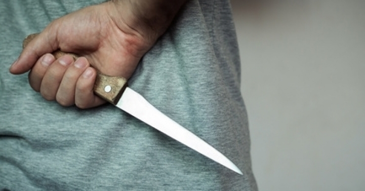 Zaatakował nożem konkubinę i groził jej matce. Potem uciekł przed policją