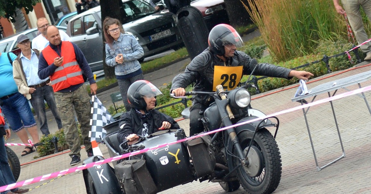 Stare, ale jare. Pokaz zabytkowych motocykli na Rynku w Gostyninie [ZDJĘCIA]