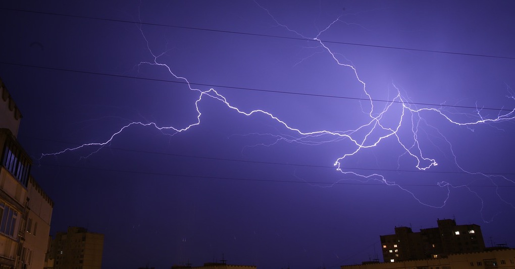 Będzie burza. Prędkość wiatru do 115 km/h