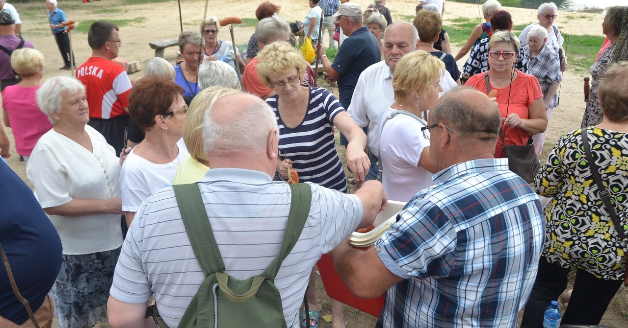 Ognisko dla seniorów na Dybance. Bawiło się blisko 100 osób [ZDJĘCIA]