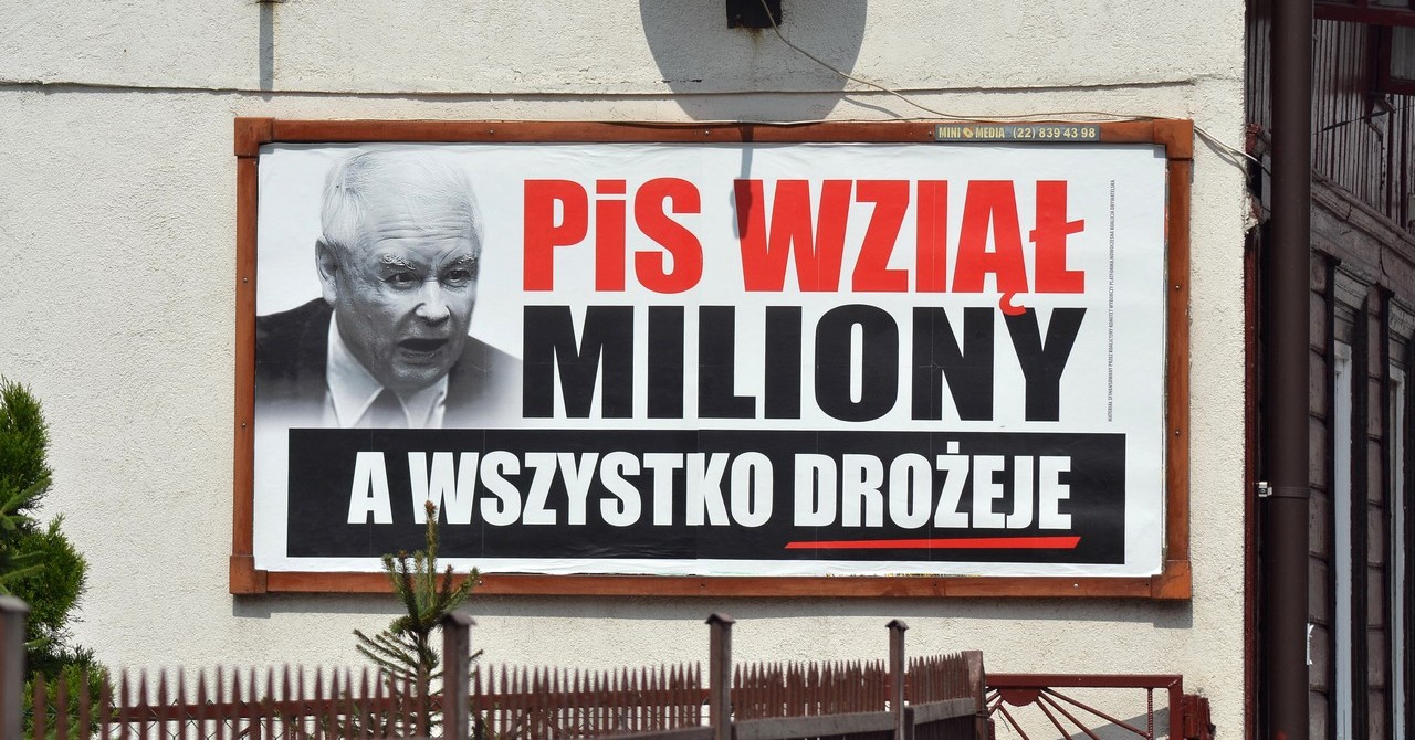 Billboardy "PiS wziął miliony, a wszystko drożeje" już w Gostyninie [ZDJĘCIA]