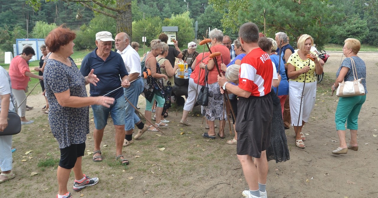 Minął tydzień: ognisko dla seniorów, nietypowe zakończenie jazdy, 100 lat OSP Sierakówek