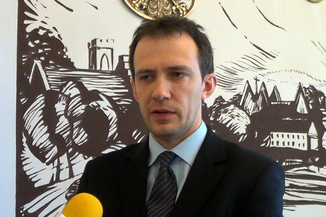 Burmistrz obwinia Radę Miejską za niepodpisanie aktu notarialnego