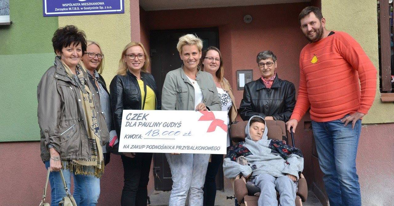 Czek przekazany. Szczęśliwy finał zbiórki dla niepełnosprawnej Pauliny Gudyś [FOTO]