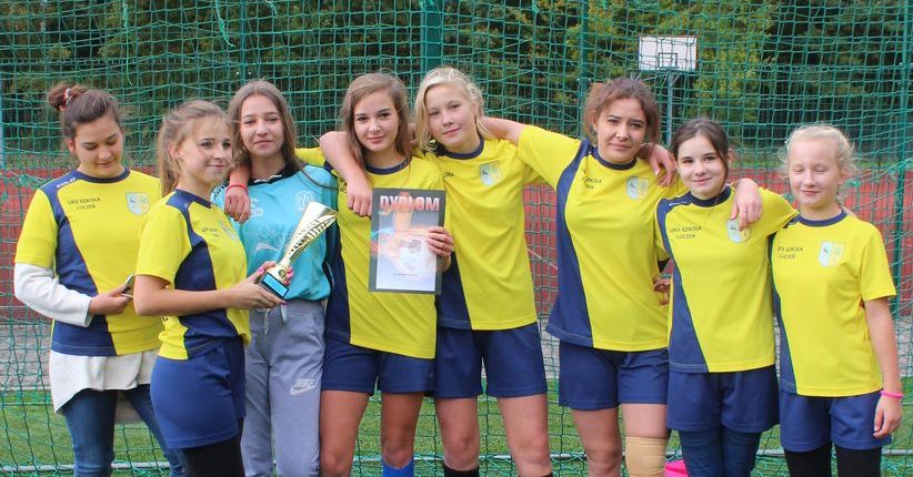 Szkoła w Lucieniu obroniła tytuł najlepszych piłkarek [ZDJĘCIA+WYNIKI]