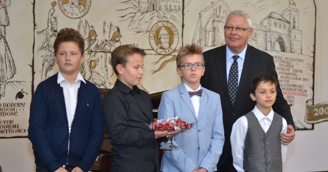 Gostynińskie obchody Dnia Edukacji Narodowej [ZDJĘCIA]