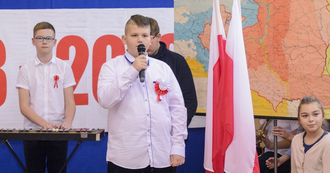 Patriotyczne uroczystości w gostynińskich szkołach [ZDJĘCIA]