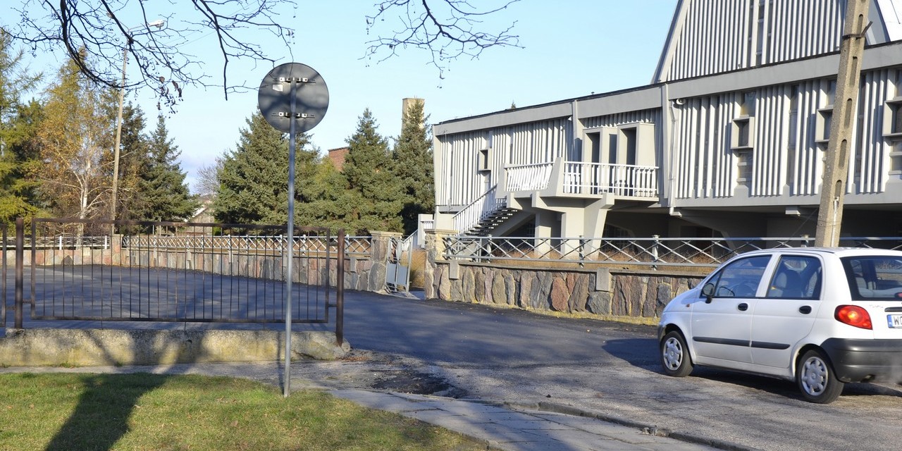 Parking przy kościele przeszedł modernizację [ZDJĘCIA]