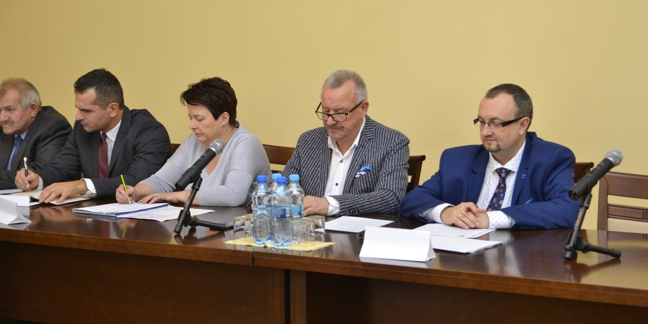 Komisje Rady Powiatu wybrane. Znamy nazwiska przewodniczących i członków [ZDJĘCIA]