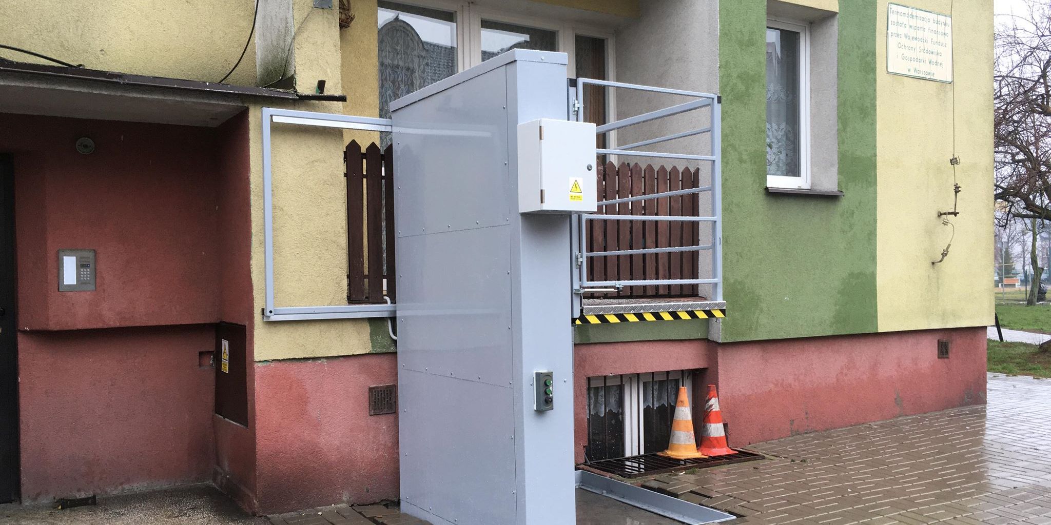 Podnośnik zamontowany. Spełniło się marzenie matki niepełnosprawnej Pauliny [ZDJĘCIA]