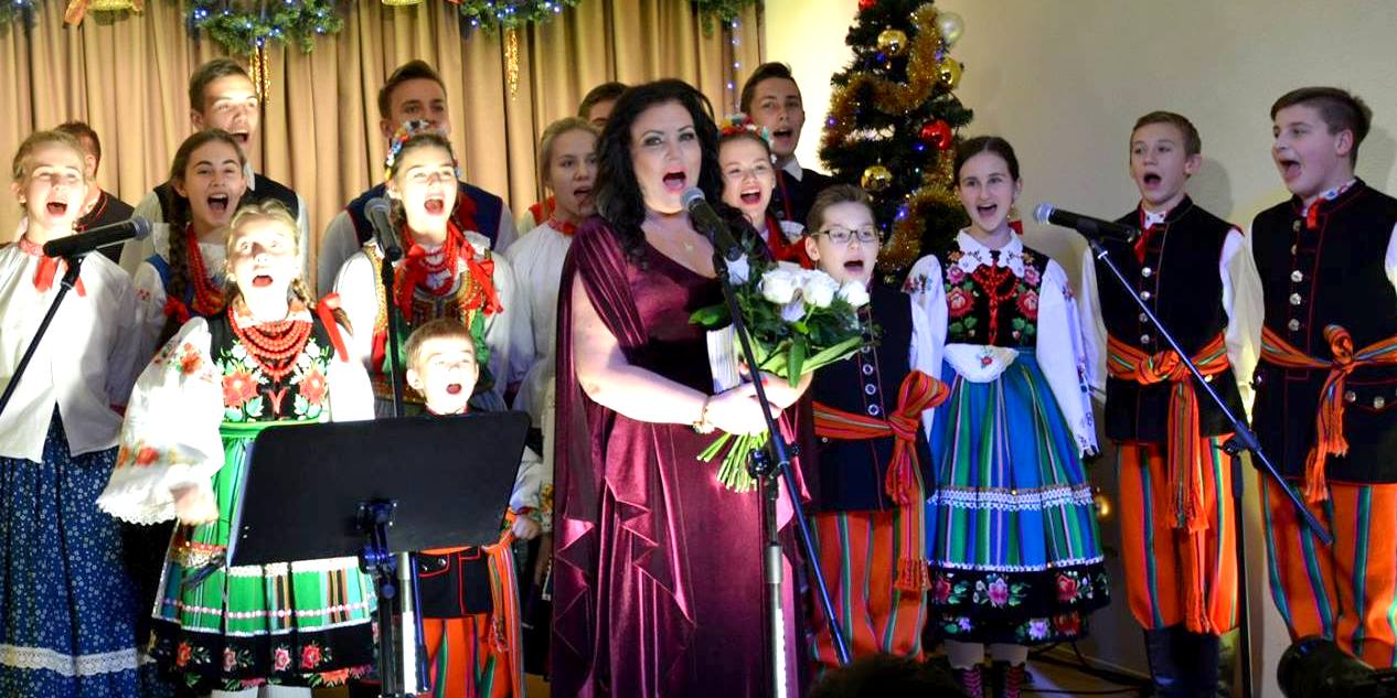 Świąteczny wieczór w Sannikach. Alicja Węgorzewska zaśpiewała kolędy [ZDJĘCIA]