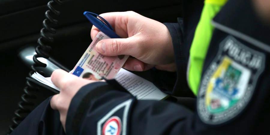 Pędził blisko 130 km/h w obszarze zabudowanym. Stracił prawo jazdy