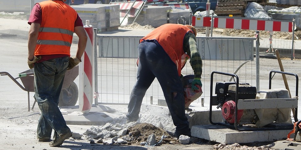 Pracujesz bez umowy? Dużo tracisz