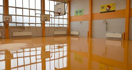 Podłoga W Hali Sportowej ...