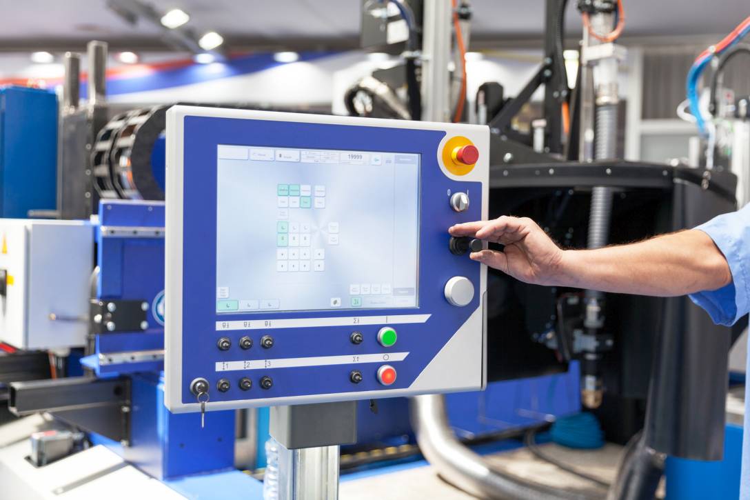 Maszyny CNC – dlaczego warto lub nie warto w nie zainwestować?