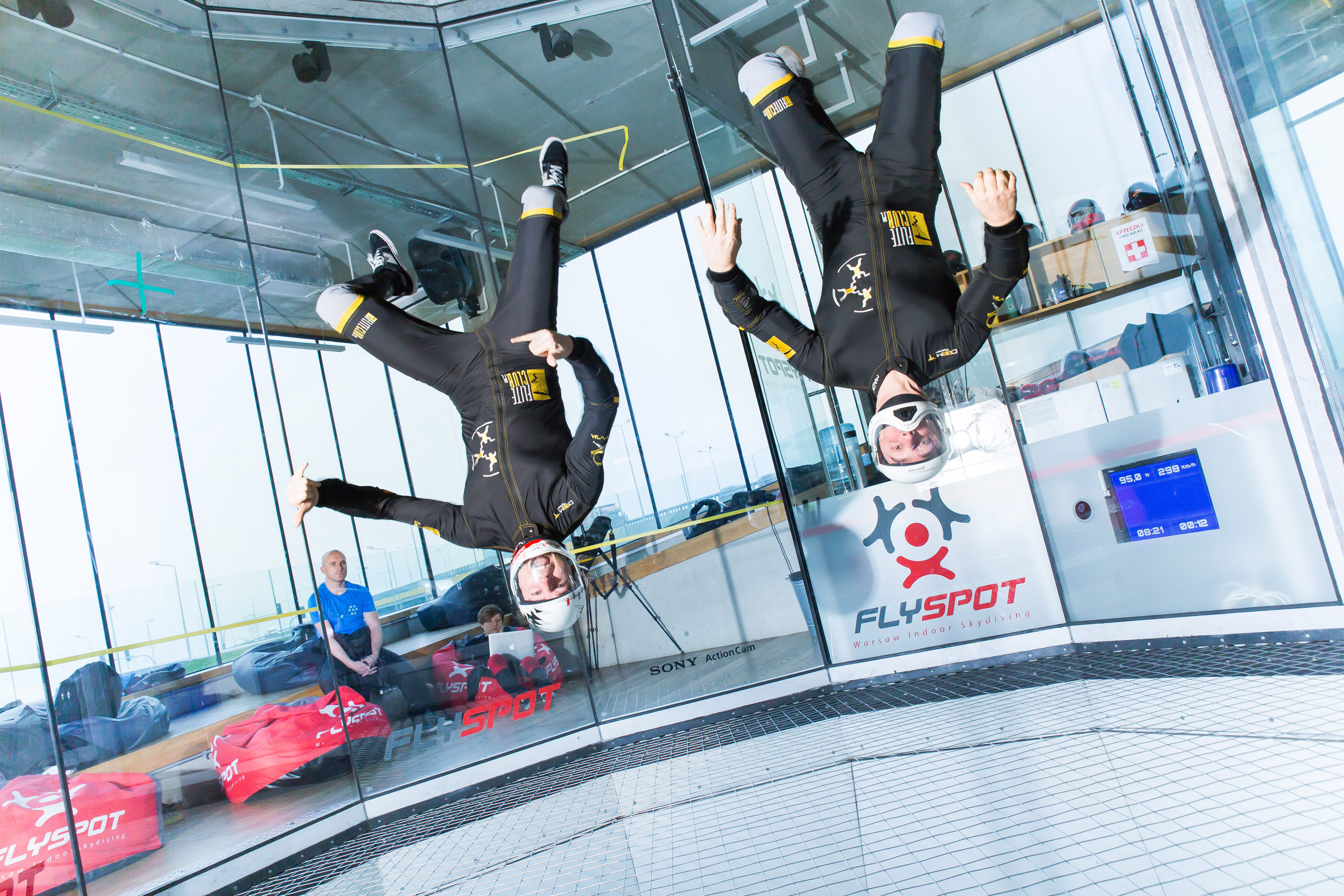 Loty w tunelu aerodynamicznym – pomysł na prezent świąteczny w Warszawie