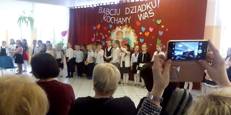 Uroczysty Dzień Babci i Dziadka w Szkole Podstawowej nr 5 [ZDJĘCIA]