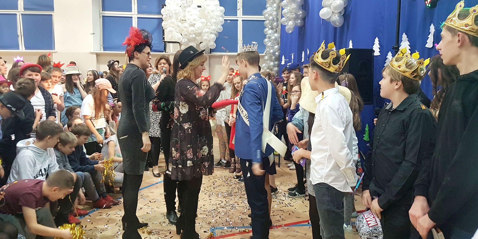 Kolorowy Zawrót Głowy czyli Bal Kapelusza w Jedynce [ZDJĘCIA]