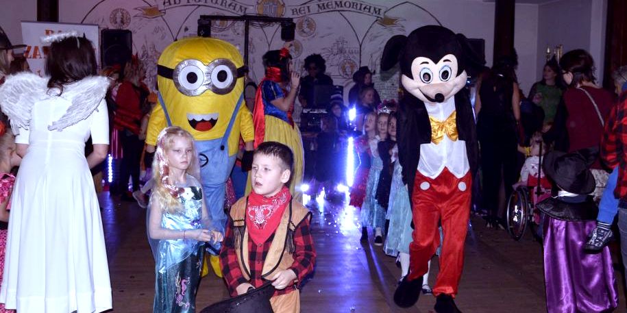 Minionki i Myszka Miki. Bajkowy bal karnawałowy na Zamku [ZDJĘCIA]
