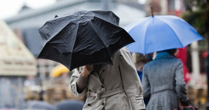 Silny wiatr i opady deszczu. Prognoza pogody na wtorek