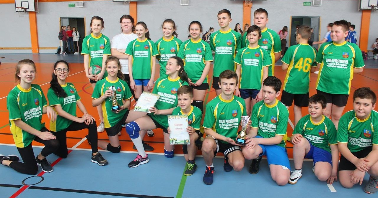 Szkoła Podstawowa ze Szczawina najlepsza w siatkarskich mistrzostwach [ZDJĘCIA+WYNIKI]