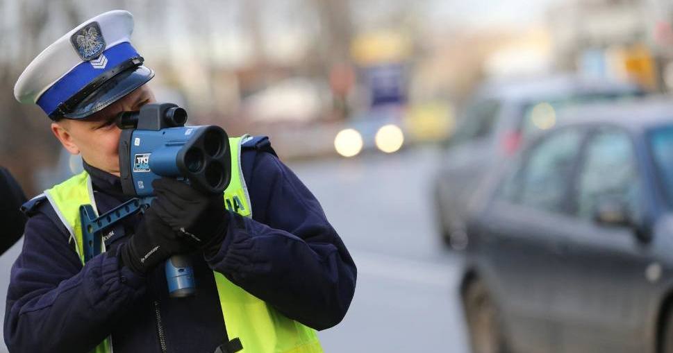 Drastycznie przekroczył prędkość. Długo nie usiądzie za kółkiem