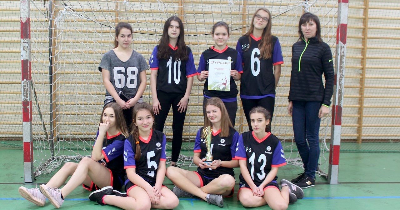 Gostynińskie szkoły podstawowe nr 3 i 5 wygrały w piłkę ręczną [ZDJĘCIA+WYNIKI]