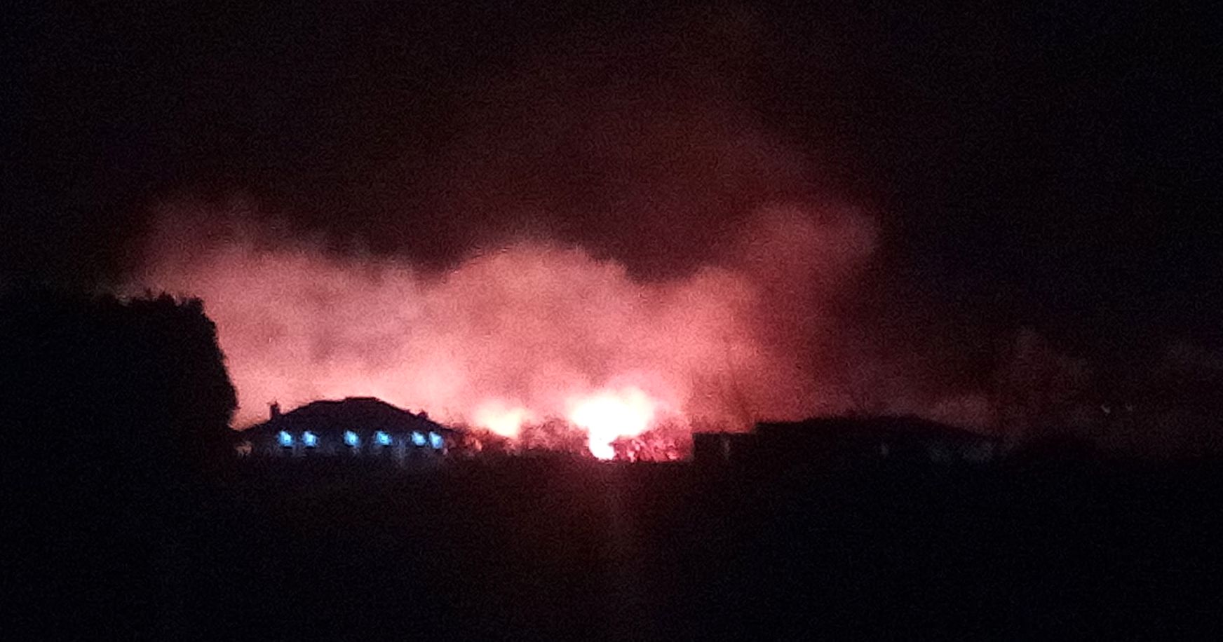 Strażacy walczą z pożarem na Zatorzu [ZDJĘCIA]