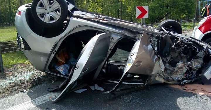 Groźny wypadek w Woli Łąckiej. Zderzyły się 3 auta [ZDJĘCIA]