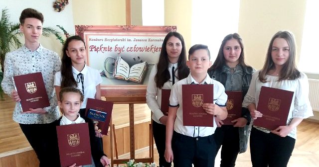 Uczniowie SP Szczawin Kościelny laureatami konkursu recytatorskiego [ZDJĘCIA+WYNIKI]